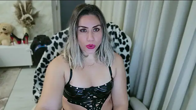 Snapshot of Annyfit4you chatting on 12-02-25, 04:51 Annyfit4you online show from 12-02-25, 04:51