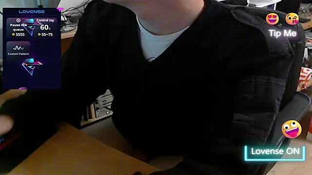 Snapshot of sexmenlion chatting on 01-06-25, 06:31 sexmenlion online show from 01-06-25, 06:31