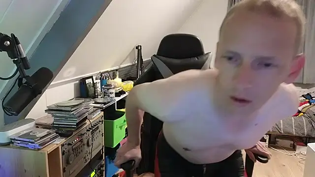 Snapshot of sexmenlion chatting on 10-05-25, 08:40 sexmenlion online show from 10-05-25, 08:40