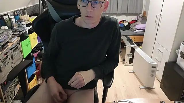 Snapshot of sexmenlion chatting on 10-12-25, 08:52 sexmenlion online show from 10-12-25, 08:52