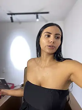 ameliayourfav1 online show from 12-25-24, 12:16