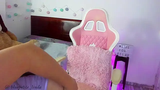 Blue Petite online show from 12-04-24, 02:48