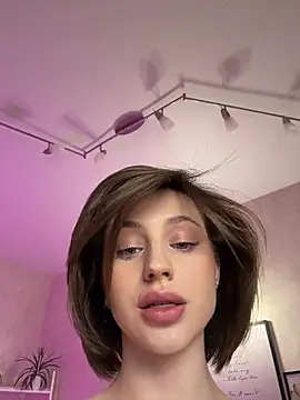 Camilla Railian online show from 04-18-26, 09:04