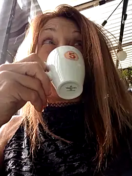 FrozenWaffle online show from 04-28-26, 02:22