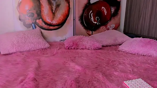 Snapshot of sofiaa_snoww chatting on 12-12-24, 09:15 sofiaa snoww online show from 12-12-24, 09:15