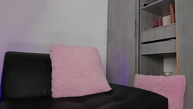 Snapshot of sofiaa_snoww chatting on 02-10-26, 12:37 sofiaa snoww online show from 02-10-26, 12:37