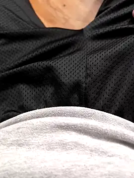 Snapshot of MrandMrsHaze chatting on 10-16-25, 10:33 MrandMrsHaze online show from 10-16-25, 10:33