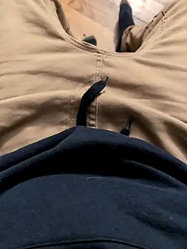 Snapshot of MrandMrsHaze chatting on 11-26-25, 06:03 MrandMrsHaze online show from 11-26-25, 06:03