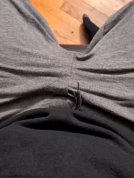 Snapshot of MrandMrsHaze chatting on 12-19-25, 05:36 MrandMrsHaze online show from 12-19-25, 05:36