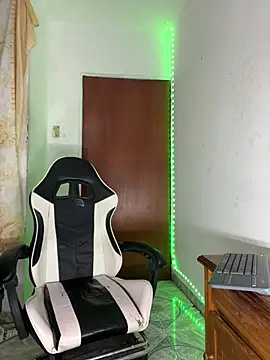 Snapshot of YeremiBrowm chatting on 02-06-25, 12:00 YeremiBrowm online show from 02-06-25, 12:00