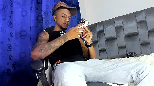 Snapshot of YeremiBrowm chatting on 02-06-25, 08:13 YeremiBrowm online show from 02-06-25, 08:13