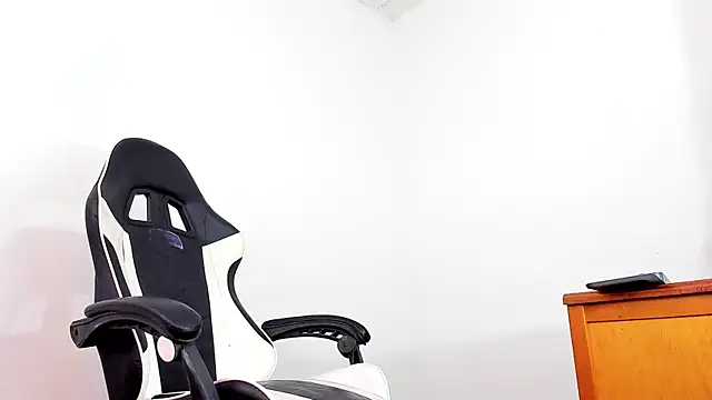 Snapshot of YeremiBrowm chatting on 02-17-25, 08:15 YeremiBrowm online show from 02-17-25, 08:15