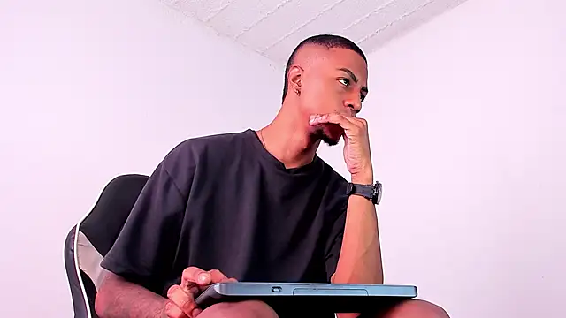 Snapshot of YeremiBrowm chatting on 02-19-25, 07:16 YeremiBrowm online show from 02-19-25, 07:16