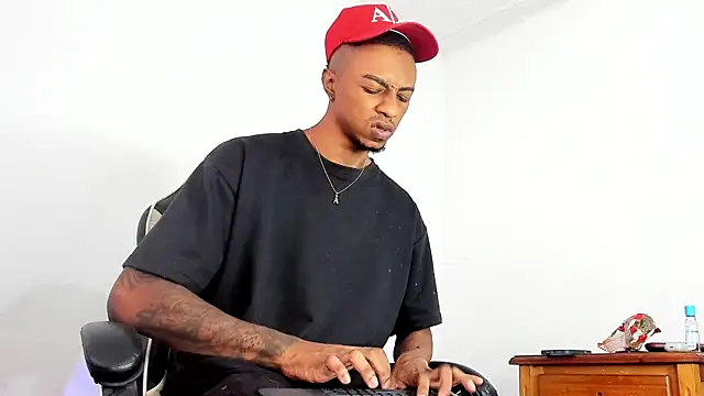 Snapshot of YeremiBrowm chatting on 02-24-25, 08:36 YeremiBrowm online show from 02-24-25, 08:36