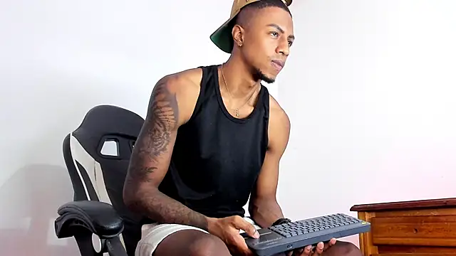 Snapshot of YeremiBrowm chatting on 02-26-25, 11:26 YeremiBrowm online show from 02-26-25, 11:26