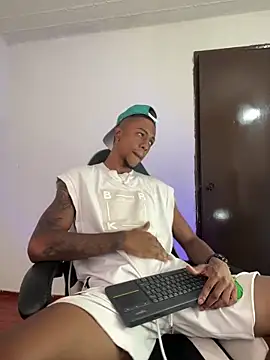 Snapshot of YeremiBrowm chatting on 03-05-25, 03:51 YeremiBrowm online show from 03-05-25, 03:51