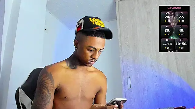 Snapshot of YeremiBrowm chatting on 10-09-25, 07:01 YeremiBrowm online show from 10-09-25, 07:01