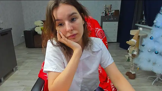 Snapshot of c_arina_x chatting on 12-29-24, 02:10 c arina x online show from 12-29-24, 02:10