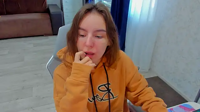 Snapshot of c_arina_x chatting on 09-17-25, 11:01 c arina x online show from 09-17-25, 11:01