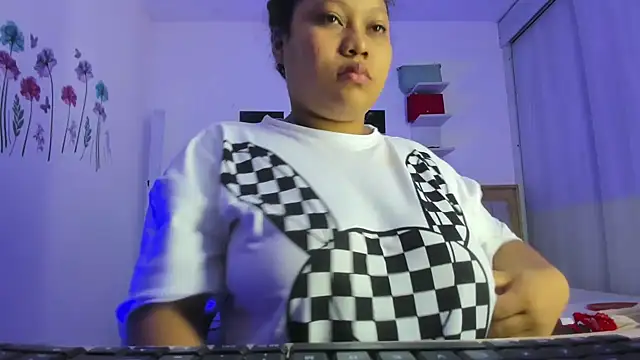 Lunastar02 online show from 04-20-26, 07:22