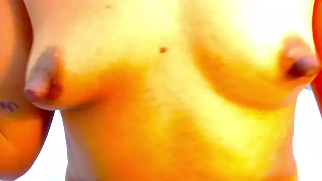 Snapshot of Amy_Ronan chatting on 12-18-24, 09:18 Amy Ronan online show from 12-18-24, 09:18