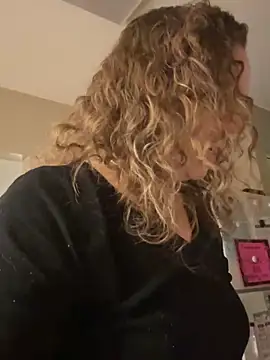 Snapshot of AuroraSummers chatting on 02-20-25, 04:07 AuroraSummers online show from 02-20-25, 04:07