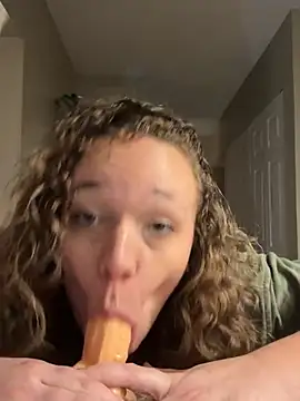 Snapshot of AuroraSummers chatting on 02-25-25, 03:42 AuroraSummers online show from 02-25-25, 03:42