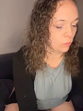 Snapshot of AuroraSummers chatting on 03-21-25, 12:51 AuroraSummers online show from 03-21-25, 12:51