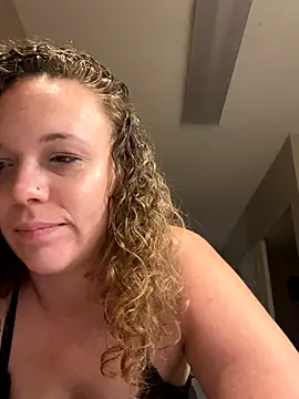 Snapshot of AuroraSummers chatting on 09-24-25, 02:48 AuroraSummers online show from 09-24-25, 02:48