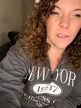 Snapshot of AuroraSummers chatting on 11-10-25, 01:26 AuroraSummers online show from 11-10-25, 01:26