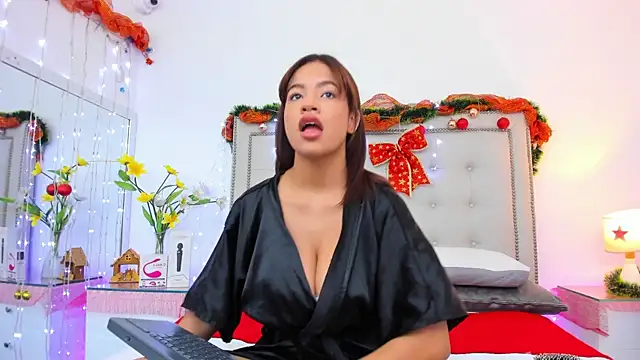 AnahiRivera online show from 12-21-24, 12:06