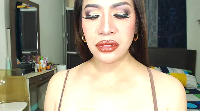 HugeKatarinaTS online show from 02-17-25, 08:41