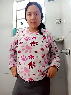 Snapshot of Arisha34 chatting on 02-16-25, 02:10 Arisha34 online show from 02-16-25, 02:10