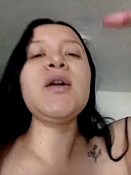 Snapshot of Arisha34 chatting on 11-12-25, 01:44 Arisha34 online show from 11-12-25, 01:44