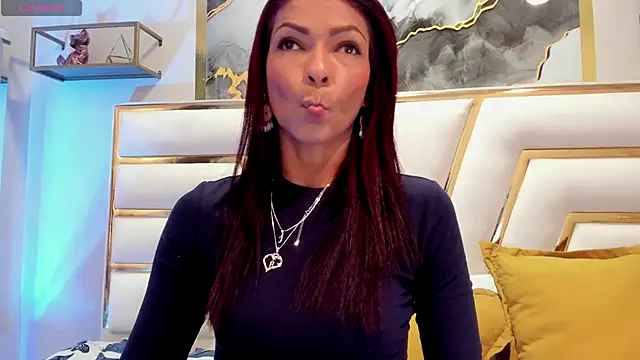 Snapshot of HannaPetit chatting on 10-02-25, 07:43 HannaPetit online show from 10-02-25, 07:43