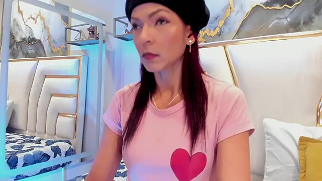 HannaPetit online show from 11-04-25, 07:02