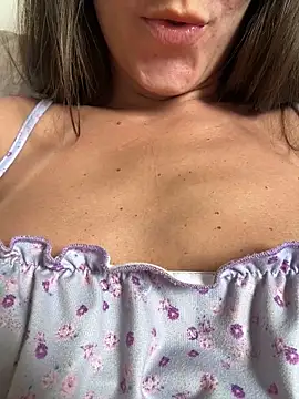 Emmabee123 online show from 04-10-26, 05:50