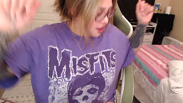 nativepumpkin95 online show from 12-25-24, 01:42