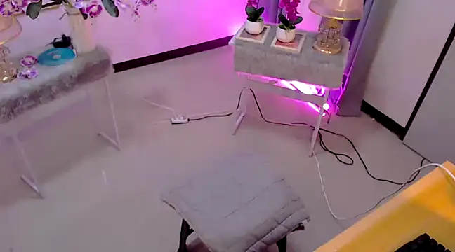 Snapshot of Asian_flabby chatting on 12-20-24, 06:13 Asian flabby online show from 12-20-24, 06:13