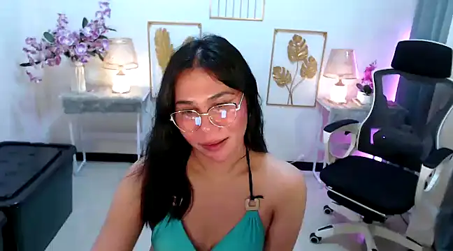Snapshot of Asian_flabby chatting on 12-30-24, 10:34 Asian flabby online show from 12-30-24, 10:34