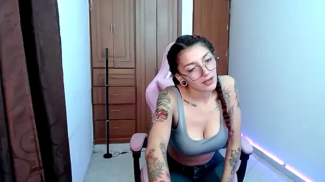 Snapshot of tastymeli chatting on 01-15-25, 02:38 tastymeli online show from 01-15-25, 02:38