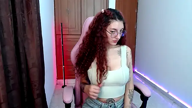 Snapshot of tastymeli chatting on 01-21-25, 04:10 tastymeli online show from 01-21-25, 04:10