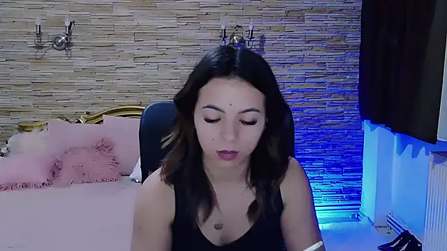 Snapshot of PlayfulElla chatting on 12-15-24, 06:40 PlayfulElla online show from 12-15-24, 06:40