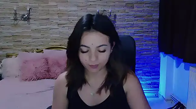 Snapshot of PlayfulElla chatting on 12-15-24, 02:37 PlayfulElla online show from 12-15-24, 02:37