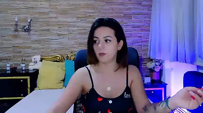 Snapshot of PlayfulElla chatting on 02-04-25, 03:36 PlayfulElla online show from 02-04-25, 03:36