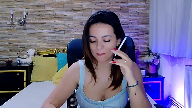 Snapshot of PlayfulElla chatting on 02-18-25, 02:49 PlayfulElla online show from 02-18-25, 02:49
