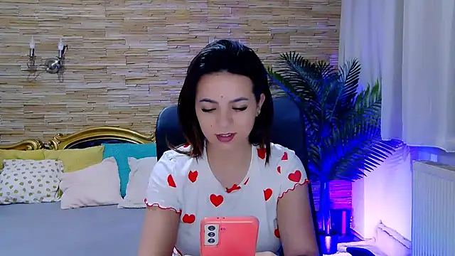 Snapshot of PlayfulElla chatting on 02-21-25, 08:40 PlayfulElla online show from 02-21-25, 08:40