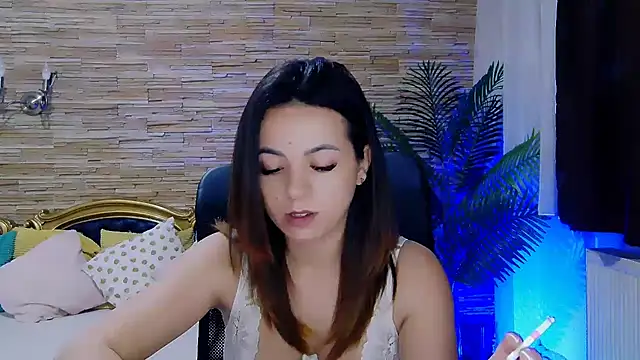 Snapshot of PlayfulElla chatting on 03-22-25, 09:02 PlayfulElla online show from 03-22-25, 09:02