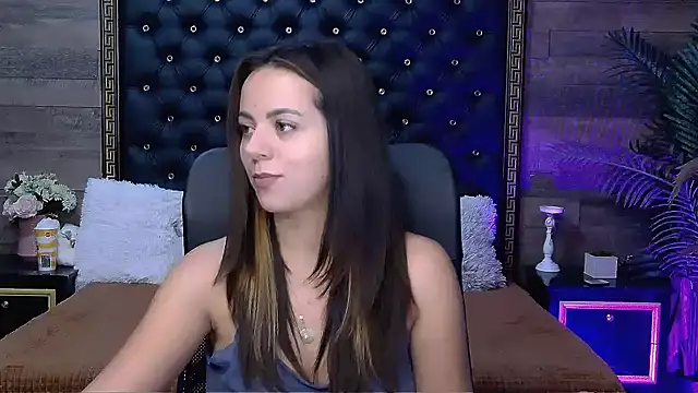 Snapshot of PlayfulElla chatting on 10-21-25, 05:08 PlayfulElla online show from 10-21-25, 05:08