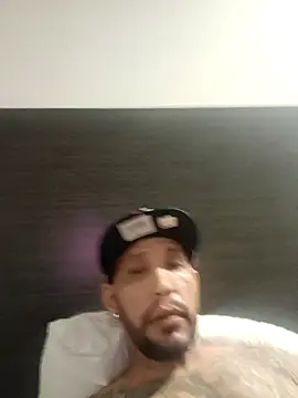 Snapshot of mrbigone45 chatting on 11-15-25, 04:43 mrbigone45 online show from 11-15-25, 04:43